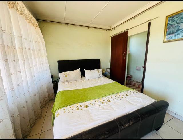 4 BEDROOM FREEHOLD FOR SALE IN NEWLANDS WEST